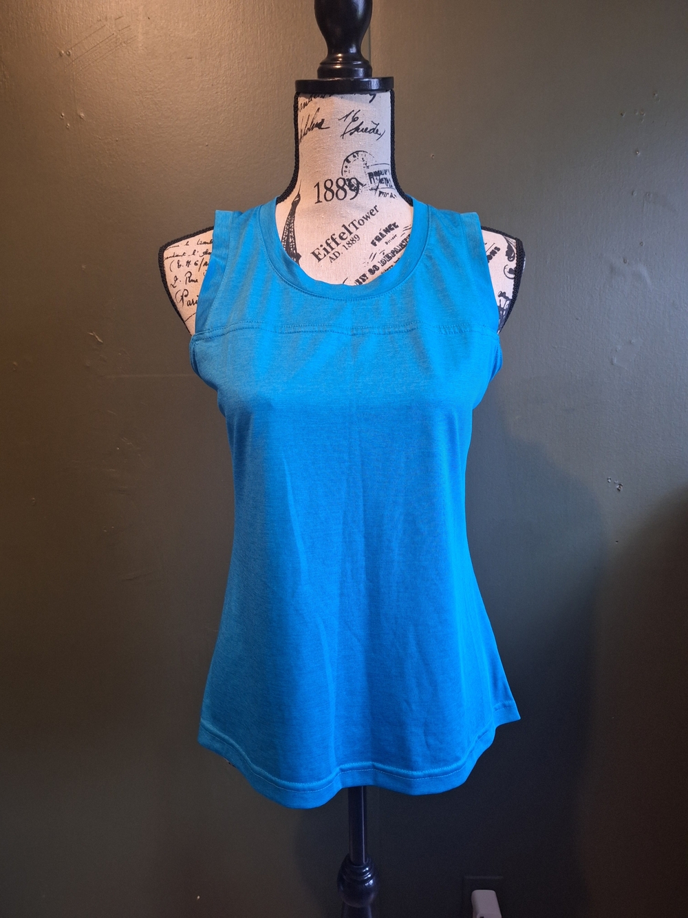 Athletic Works Women’s Bright Blue Scoop Neck Tank
